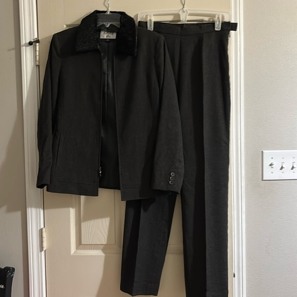 Kasper Jackets & Blazers - Woman’s pant and jacket wool suit